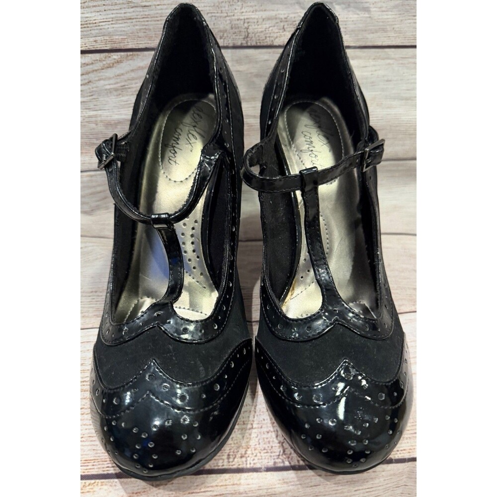 Dexflex Comfort Black Mary Jane T-strap heels featuring a wingtip Size 8